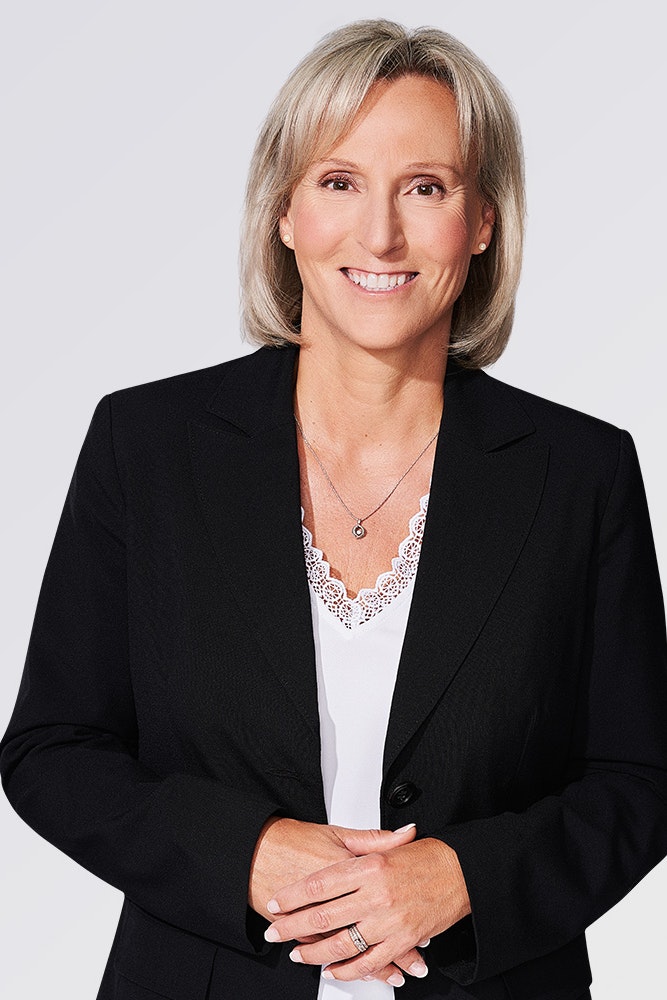 Isabelle Dion, Vice-présidente, Distribution
